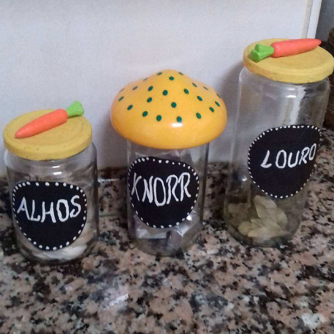 Recicle seus frascos e de côr à sua cozinha